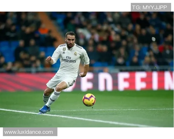 日本足球明星真实生活瞬间大揭秘展现他们场外的魅力与风采 日本足球明星真实生活瞬间大揭秘展现他们场外的魅力与风采