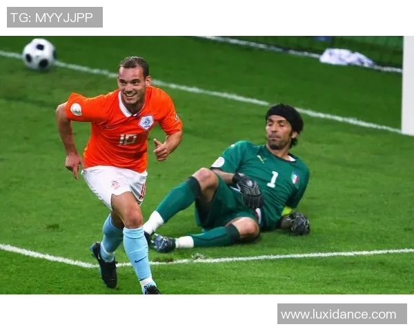 荷兰足球传奇人物回顾:从克鲁伊夫到范佩西的辉煌历程 荷兰足球传奇人物回顾:从克鲁伊夫到范佩西的辉煌历程