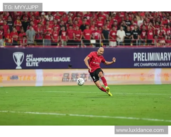 赛后分析:深圳足球队与成都足球队个人能力对比及表现评估 赛后分析:深圳足球队与成都足球队个人能力对比及表现评估