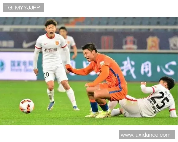 西安足球队在世界锦标赛积分榜上以62分稳居第一名 西安足球队在世界锦标赛积分榜上以62分稳居第一名