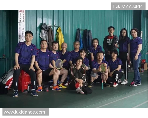 赛后复盘成都羽毛球队与上海羽毛球队的精彩对决与经验分享