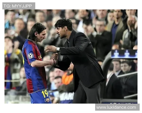 足球明星街头搞笑瞬间大揭秘笑翻你的朋友圈 足球明星街头搞笑瞬间大揭秘笑翻你的朋友圈