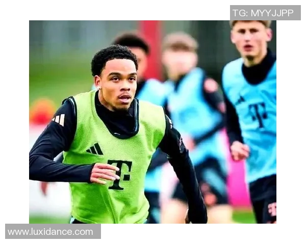 韩国22岁足球明星崭露头角引发全球关注未来发展备受期待