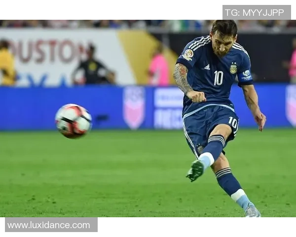 马克龙心目中的足球偶像与他对足球的热爱之路 马克龙心目中的足球偶像与他对足球的热爱之路